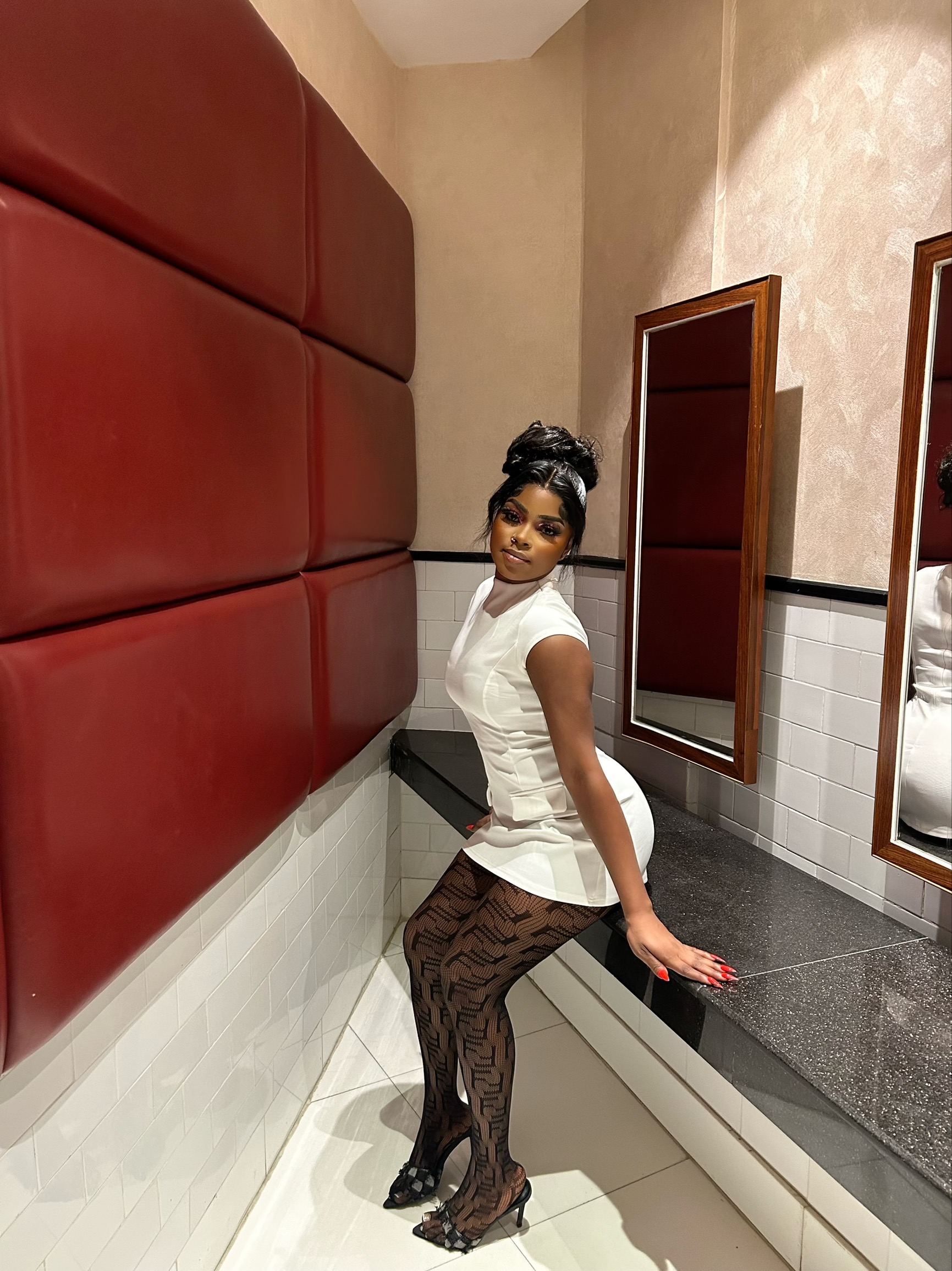 Naijaadultruns-Isabella-image